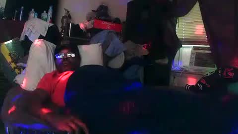 Snapshot of chris4uall chatting on 10/22/25, 06:51 Chris online show from 10/22/25, 06:51