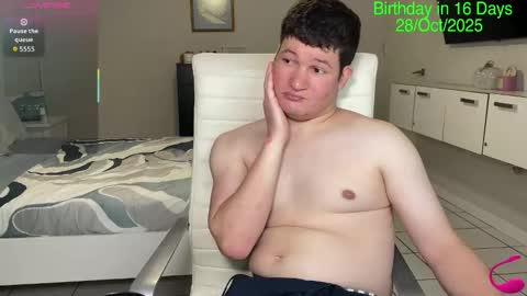 Snapshot of chris___evanss chatting on 10/13/25, 07:14 Chris Evens online show from 10/13/25, 07:14