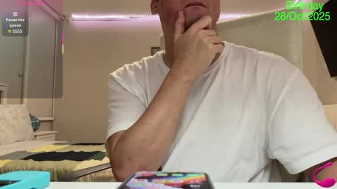 Snapshot of chris___evanss chatting on 10/20/25, 02:12 Chris Evens online show from 10/20/25, 02:12