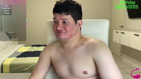 Snapshot of chris___evanss chatting on 10/20/25, 04:18 Chris Evens online show from 10/20/25, 04:18