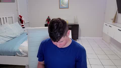 Snapshot of chris___evanss chatting on 12/02/25, 01:33 Chris Evens online show from 12/02/25, 01:33