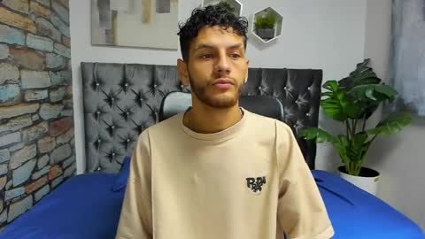 chris_grey2 online show from 06/07/26, 04:44