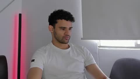 Im Chirs IM MODEL INDEPENDT online show from 10/06/25, 03:09