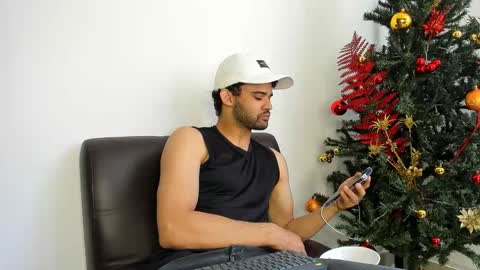 Im Chirs IM MODEL INDEPENDT online show from 11/25/25, 04:29