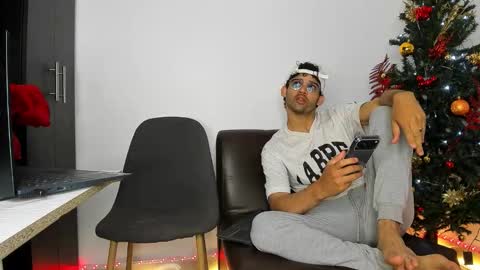 Im Chirs IM MODEL INDEPENDT online show from 11/27/25, 02:13