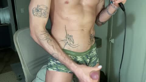 Snapshot of chriscool93 chatting on 01/02/25, 07:44 Content creator artist online show from 01/02/25, 07:44