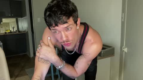 Snapshot of chriscool93 chatting on 01/03/25, 07:38 Content creator artist online show from 01/03/25, 07:38