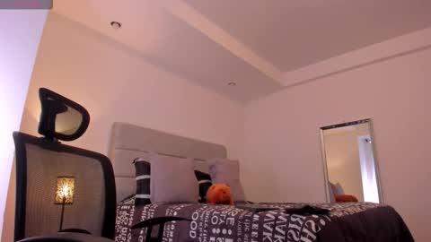 chrismorgan24 online show from 11/26/25, 04:30