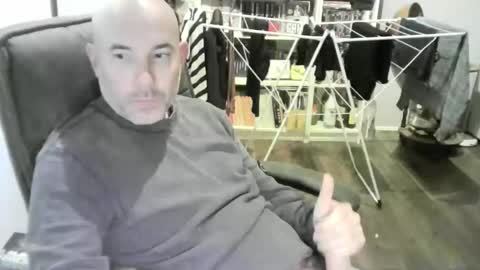chrisprngr online show from 05/05/26, 09:34