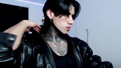 CHRIS  INDEPENT MODEL online show from 02/06/25, 07:51