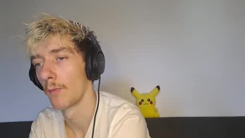 Snapshot of chrisslicer chatting on 10/25/25, 04:53 Christopher online show from 10/25/25, 04:53