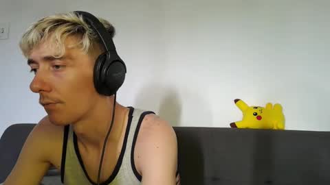 Snapshot of chrisslicer chatting on 11/14/25, 01:32 Christopher online show from 11/14/25, 01:32