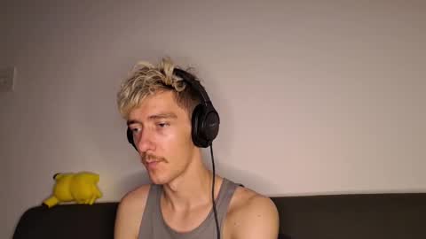 Snapshot of chrisslicer chatting on 11/28/25, 01:19 Christopher online show from 11/28/25, 01:19