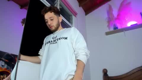 Snapshot of chrisstianford chatting on 10/29/25, 08:16 Hi dont forguet to follow me online show from 10/29/25, 08:16