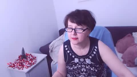 Snapshot of christarose chatting on 12/29/24, 11:29 Christa online show from 12/29/24, 11:29