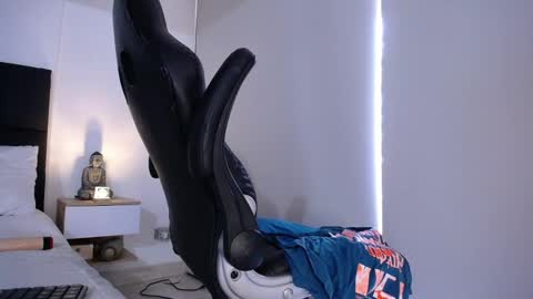 Snapshot of christianvalenzia chatting on 02/26/25, 06:11 Christian online show from 02/26/25, 06:11