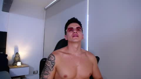 Snapshot of christianvalenzia chatting on 11/12/25, 05:57 Christian online show from 11/12/25, 05:57