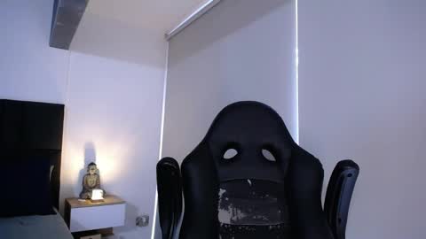 Snapshot of christianvalenzia chatting on 11/19/25, 01:22 Christian online show from 11/19/25, 01:22