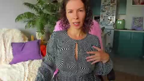Snapshot of christina_hot chatting on 06/29/26, 12:05 Chris online show from 06/29/26, 12:05