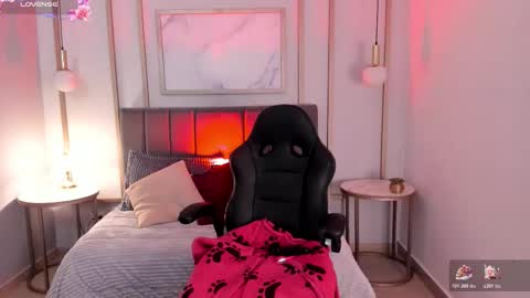 Hi Im Christina. . Dont forget to follow me to have me close to you   online show from 12/22/25, 06:27