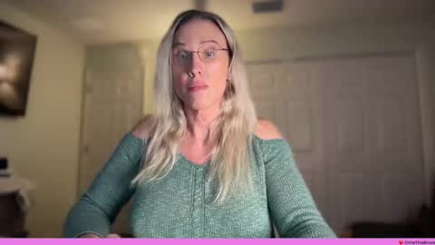 Snapshot of christinabruce chatting on 02/05/26, 04:00 Chris Tina Bruce online show from 02/05/26, 04:00