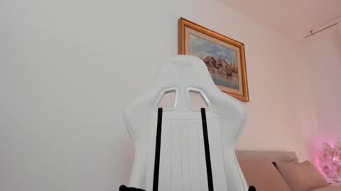 Hi im Christine online show from 02/21/25, 07:23