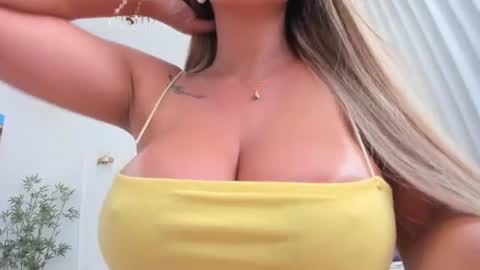 Hi im Christine online show from 07/15/26, 04:07