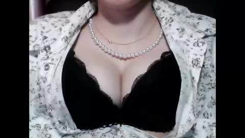 christine40211 online show from 01/06/25, 08:28