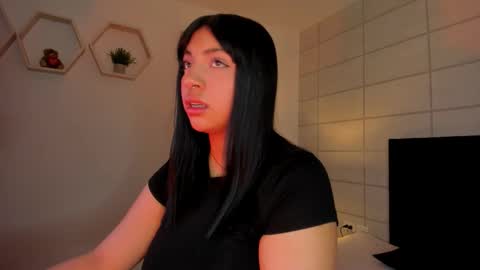 Christine  online show from 02/04/26, 12:00