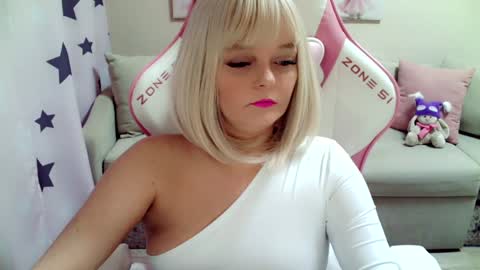 Snapshot of christirose chatting on 12/09/24, 07:28 Christi online show from 12/09/24, 07:28