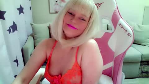 Snapshot of christirose chatting on 11/05/25, 06:57 Christi online show from 11/05/25, 06:57