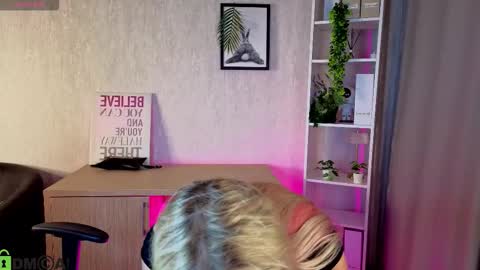 hristy3 online show from 12/04/25, 01:04