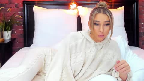 christyna_ross online show from 02/04/25, 11:49
