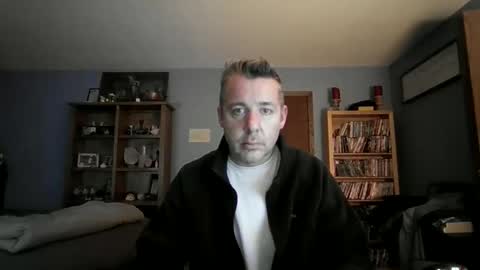 Snapshot of chrisw8121670385 chatting on 02/09/26, 02:15 Chris online show from 02/09/26, 02:15