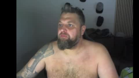 Snapshot of chrizz80 chatting on 10/29/25, 07:10 Chrizz online show from 10/29/25, 07:10