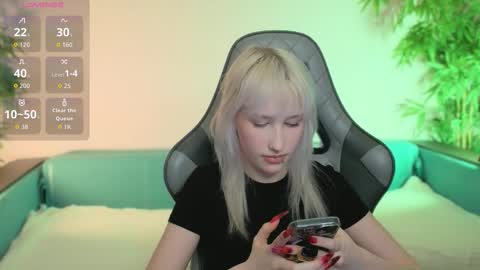 EvaBlonde TayaBrunette EliieBlack hair online show from 02/17/26, 02:35