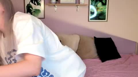 EvaBlonde TayaBrunette EliieBlack hair online show from 05/02/26, 02:22