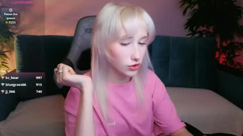 EvaBlonde TayaBrunette EliieBlack hair online show from 05/10/26, 02:00