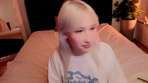 EvaBlonde TayaBrunette EliieBlack hair online show from 05/16/26, 07:34