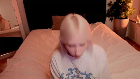 EvaBlonde TayaBrunette EliieBlack hair online show from 05/16/26, 07:56
