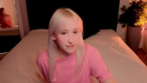 EvaBlonde TayaBrunette EliieBlack hair online show from 05/17/26, 08:05