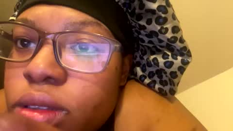 Snapshot of chubbygirl1300 chatting on 02/21/26, 02:12 Mommy milf online show from 02/21/26, 02:12