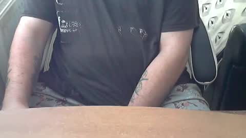 Snapshot of chunkisgreat chatting on 10/28/25, 01:47 chunkisgreat online show from 10/28/25, 01:47