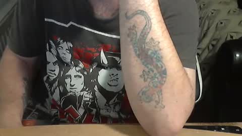 Snapshot of chunkisgreat chatting on 11/08/25, 12:00 chunkisgreat online show from 11/08/25, 12:00