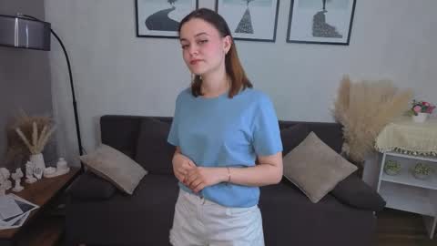 Snapshot of ciaragately chatting on 04/05/26, 11:51 My name is Mia hello everyone online show from 04/05/26, 11:51