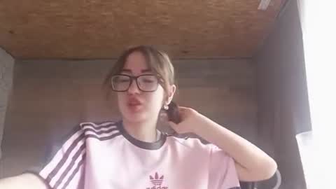 Snapshot of cicelyphaup chatting on 06/19/26, 08:18 Olivia online show from 06/19/26, 08:18