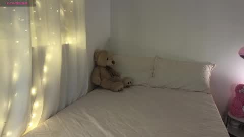 Snapshot of cielo_18d chatting on 01/12/25, 03:49 Mia online show from 01/12/25, 03:49