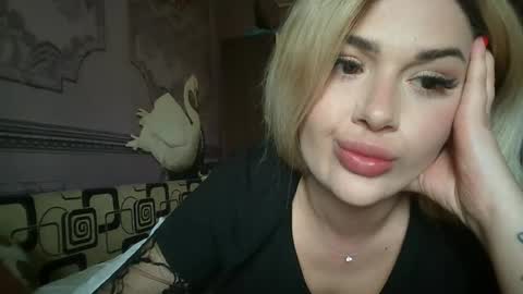 GreenKarina online show from 04/23/26, 10:14