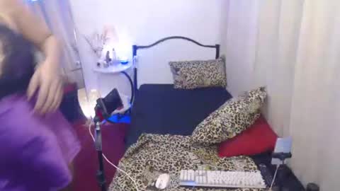 Snapshot of cindyts09 chatting on 10/09/25, 04:16 Cindy online show from 10/09/25, 04:16