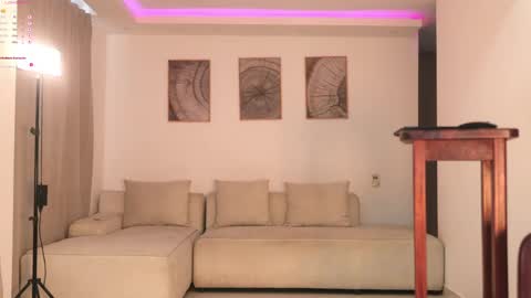 cinnamon__criss online show from 06/08/26, 09:48